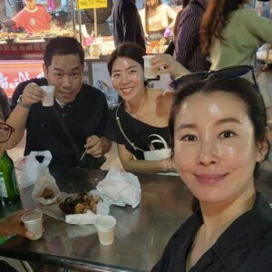 Lee Tae-ran Instagram - miss~♡
.
.
#가오슝야경 과 #가오슝야시장
함께 한 #예쁜사람들