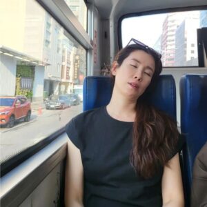 Lee Tae-ran Instagram - miss~♡
.
.
우연히 발견한 #가오슝맛집 
편리하고 편안한(?) #가오슝버스 #😴