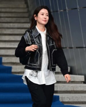 Lee Tae-ran Instagram - 역시~! 올해도 멋졌던 @demoo.official 
.
.
#서울패션위크2024fw 
#데무 #demoo
#박춘무 
#박춘무디자이너
.
.
사진 감사합니다~♡