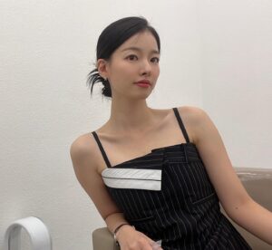 Lee Xia Instagram - 굿모닝❤️ 비가 많이 오네요 우산 챙기세요~~