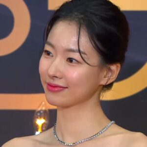 Lee Xia Instagram - 이쁜 사진 감사합니다❤️ 시상식 사진이예요