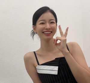 Lee Xia Instagram - 굿모닝❤️ 비가 많이 오네요 우산 챙기세요~~