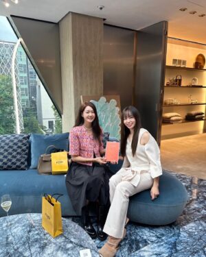 Lee Yo-won Instagram - #장마리아 #북토크 #그렇게나를만들어간다