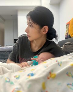 Lee Chien-Na Instagram - 每天忙著照顧寶寶 整理家務 都忘了今天是母親節 麻麻們辛苦了 希望我們都健健康康 開開心心❤️❤️❤️ #mothersday #姑姑的客製蛋糕充滿愛