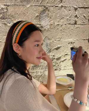 Lee Da-in Instagram - 🧡💚🧡💚