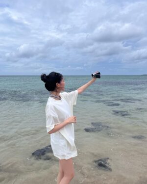 Lee Da-in Instagram - 너무너무 더우니까 바다사진,,🌊🐾