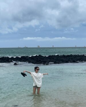 Lee Da-in Instagram - 너무너무 더우니까 바다사진,,🌊🐾