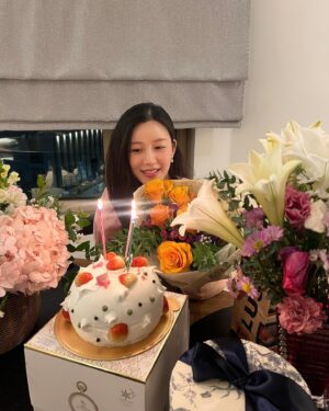 Lee Da-in Instagram - 행복한 생일 보내게 해주셔서 감사합니다👼🏻💗 
Thanks for all your blessings with love🌼