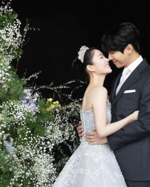Lee Da-in Instagram - 첫 결혼기념일 축하해요💍
앞으로도 잘 부탁드립니다🤍

(예쁜사진 많이 찍고 엄청 신났던 날🥹..물론 나만)