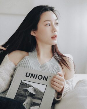 Lee Da-in Instagram - 눈떠보니 겨울이네⛄️
남은 한 달 소중히 보내요 예쁜 모두🤍