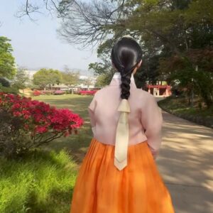 Lee Da-in Instagram - 재밌었던 꽃달임🌺🌸🌼
오늘도 밤 9:50분에 만나요🧡