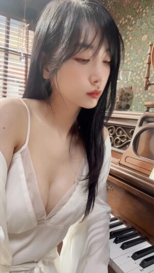 Lee Hae-in Instagram - 해인채널촬영중 셀카타임🤍
