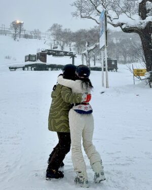 Lee Hae-young Instagram - 정말 몇년만에 건강해져 타는 스키!!!⛷️⛷️
#뿌이뿌이부부