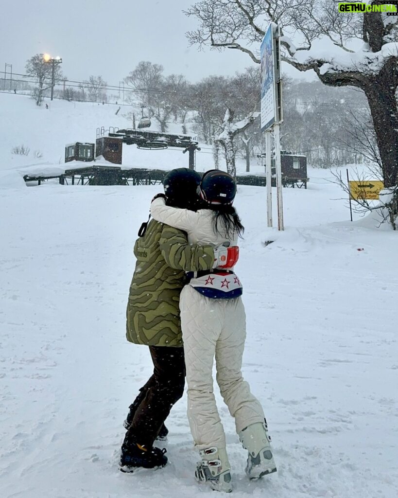 Lee Hae-young Instagram - 정말 몇년만에 건강해져 타는 스키!!!⛷️⛷️ #뿌이뿌이부부