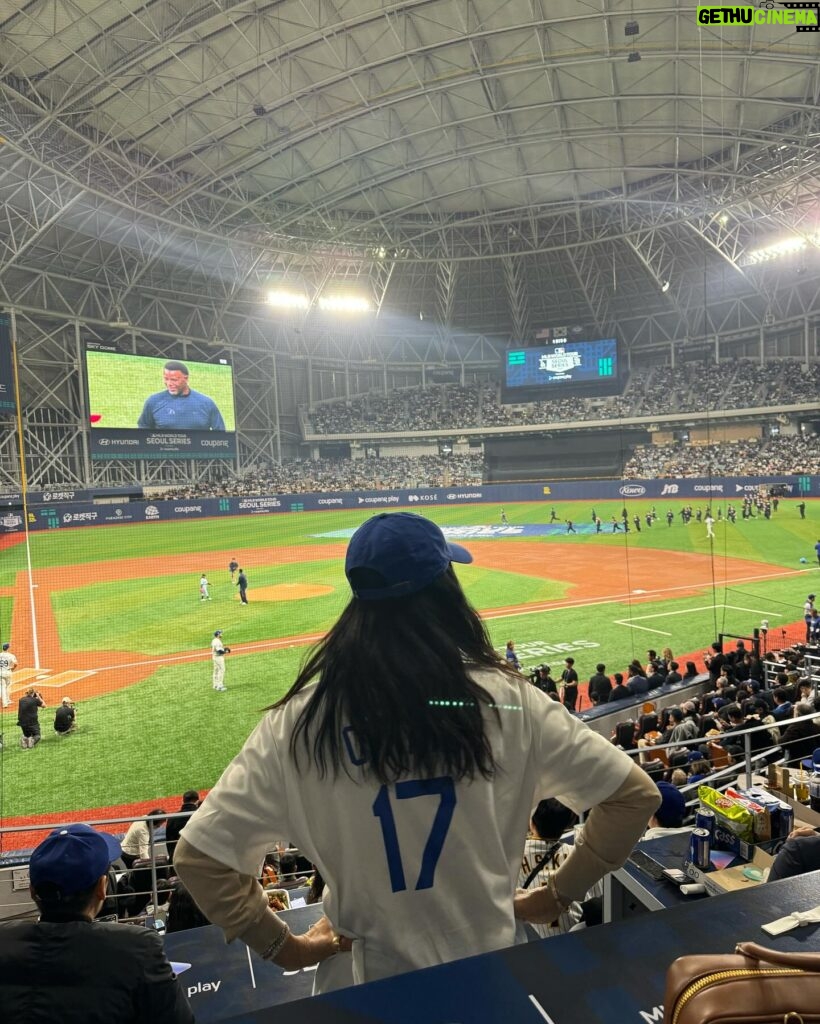 Lee Hae-young Instagram - MLB 갔다왔었다는!!! 휴대폰을 차에 두고 갔었다는~😳