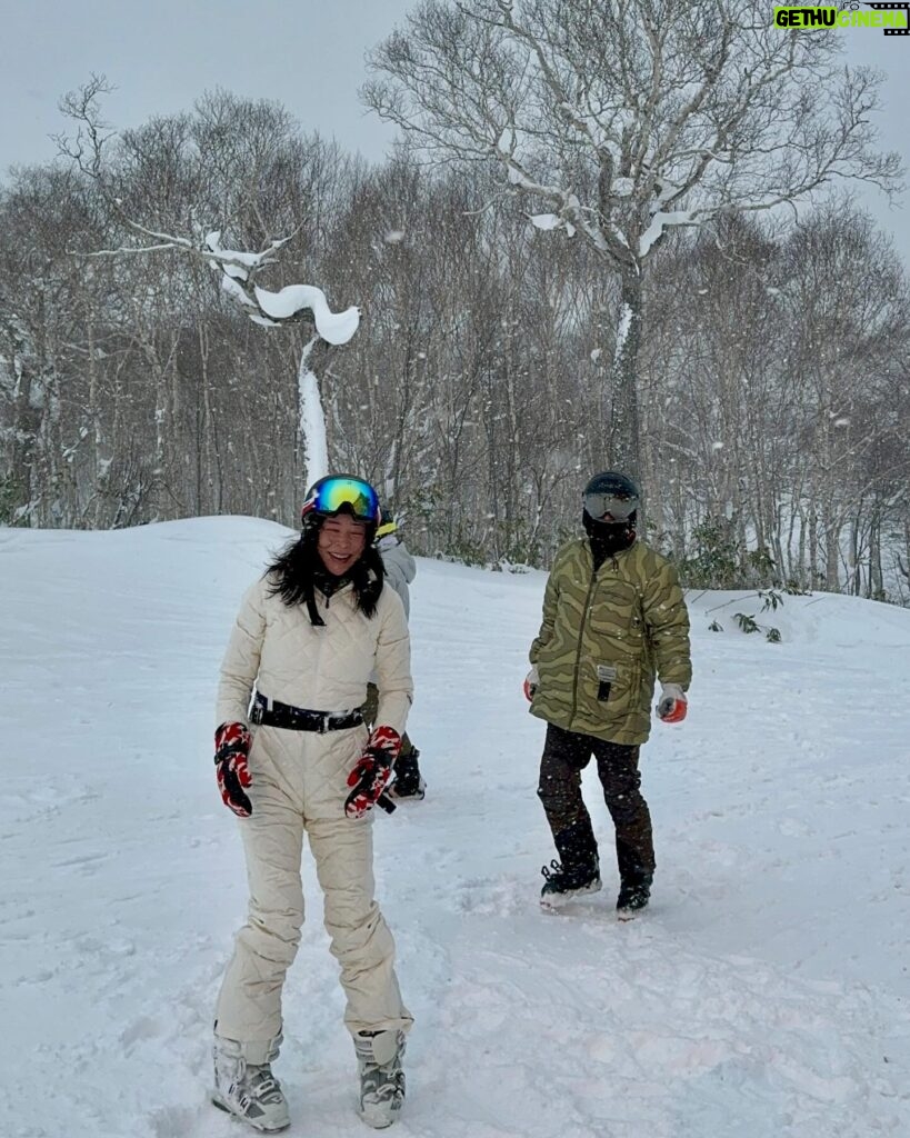 Lee Hae-young Instagram - 정말 몇년만에 건강해져 타는 스키!!!⛷️⛷️ #뿌이뿌이부부