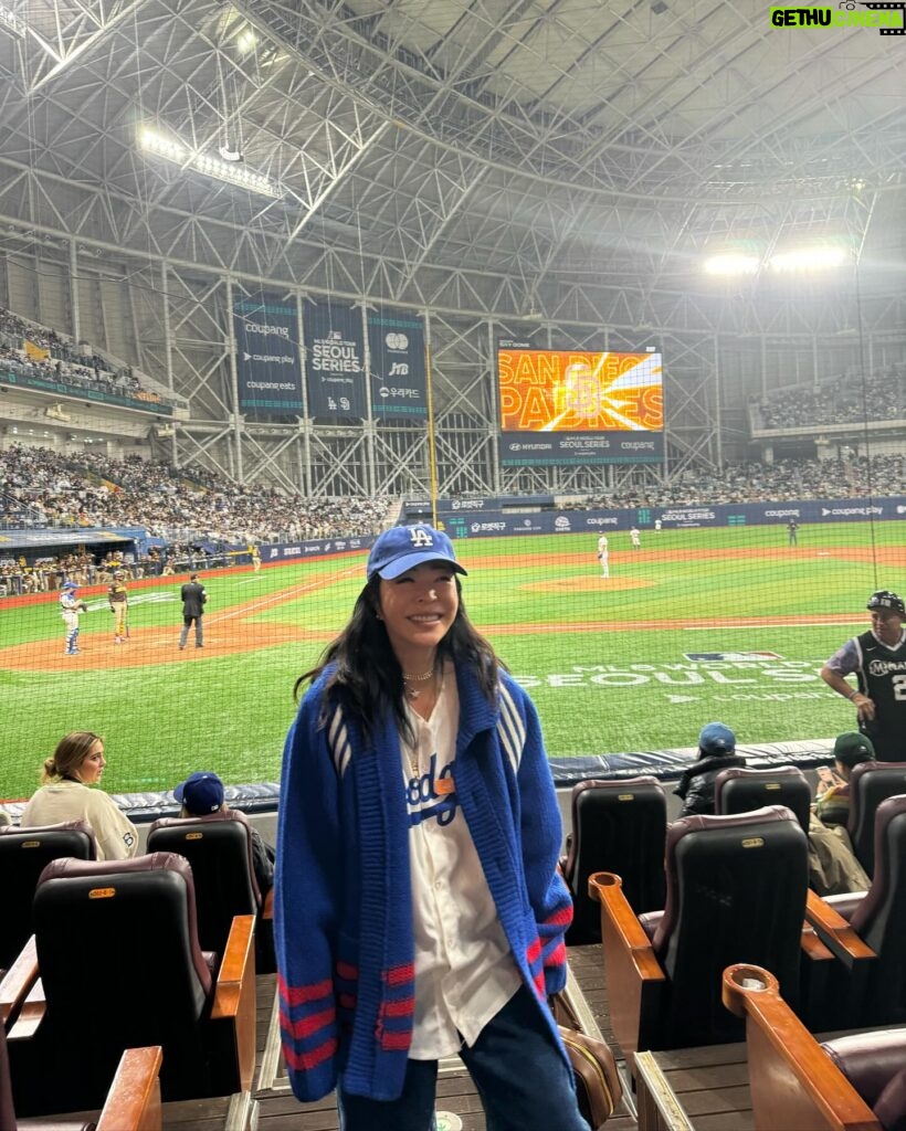 Lee Hae-young Instagram - MLB 갔다왔었다는!!! 휴대폰을 차에 두고 갔었다는~😳