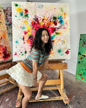 Lee Hae-young Instagram - 그림 그리다 이런 사진도 가끔 찍꼬~👩🏽‍🎨