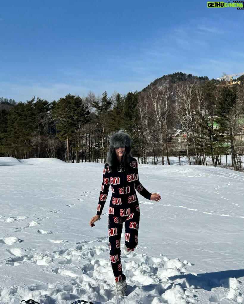 Lee Hae-young Instagram - 용평에서.. 스키내복 입꼬😁~ 날씨가😍