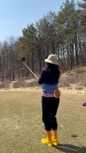 Lee Hae-young Instagram - 머… 이정도로  시즌 시작~!🏌🏻‍♀️