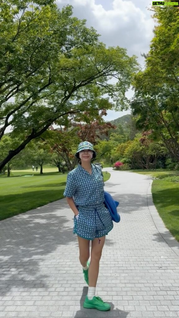 Lee Hae-young Instagram - golfing ⛳️🎶🐊