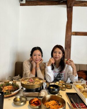 Lee Hae-young Instagram - 정안아.. 니네 PD 사진 잘 찍는다매..🥹
#미미옥 X #소담정찬 팝업현장에서 #채정안tv #미친콜라보😋