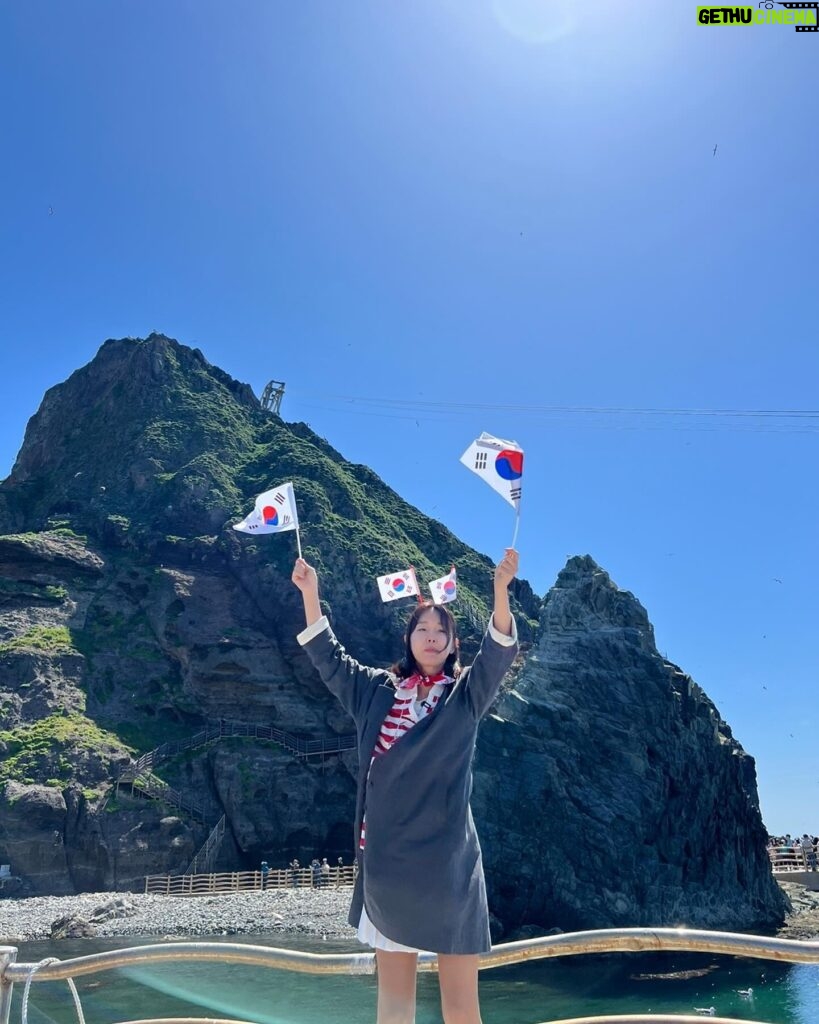 Lee Ji-hye Instagram - 3대가 덕을 쌓아야만 들어갈수 있다는 독도 오늘 독도맛 제대로 체험 감동이고 감동이고 감동입니다 우리나라만세!!!!!!😍