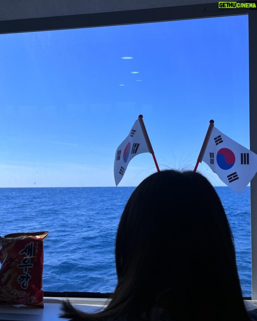 Lee Ji-hye Instagram - 3대가 덕을 쌓아야만 들어갈수 있다는 독도 오늘 독도맛 제대로 체험 감동이고 감동이고 감동입니다 우리나라만세!!!!!!😍