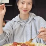 Lee Jung-hyun Instagram - 이번에 편스토랑에서 우승한 이정현 나폴리탄파스타입니다😍 예전 경양식집 스파게티가 그대로 재현되었어요~세상에.. 일본 원조집보다 훨씬 맛있습니다!😍 지난 마라족발에이어 이번에도 맛재현을 정말 잘해주셨어요! 여러분들 꼭 한번 드셔보시길 바래요~! ㅋ이제부터 울신랑 최애 메뉴 나폴리탄 파스타는 편리한 밀키트로 주문해먹으려고요ㅎㅎ #프레딧몰 에서 주문하시면 됩니다! 수익금은 결식아동들을 위해 기부된다고해요😍 @fredit_official