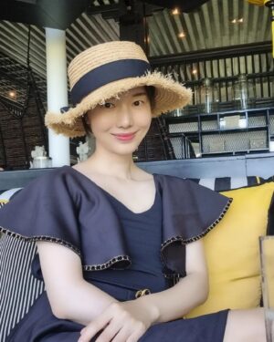 Lee Jung-hyun Instagram - 🍹🌊🏖