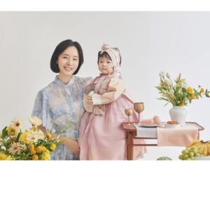 Lee Jung-hyun Instagram - #이정현의궁중이유식 조선시대 음식백과사전 #정조지 식재료에 의거하여 집필하고 의학박사아빠가 검증한 손쉬운 영양만점 #이유식 💛 초판한정 싸인본을 드리고있습니다~☺️ 온라인 서점 3사 구매시 굿즈이벤트 증정하고 있습니다! 예스24 텀블러, 알라딘 실리콘 쿠킹 다용도 덮개, 교보는 나무 냄비받침입니다. (포인트,마일리지 차감/선착순 한정) 예스24) https://bit.ly/3qBK2CM 서점 구매 링크 https://bit.ly/45lU362 텀블러 이벤트 페이지 알라딘) https://bit.ly/3YVfI2H 서점 구매 링크 https://bit.ly/3E5snq9 실리콘 쿠킹 다용도 덮개 이벤트 페이지 교보) https://bit.ly/3YZCw1e 서점 구매 링크 https://bit.ly/3si1r3A 나무냄비받침 이벤트 페이지