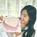 Lee Re Instagram - 무주로 날아온 달콤한 선물🎀💗