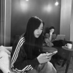 Lee Re Instagram - - 신기한책들 좋은사람들 맛있는스타벅스.