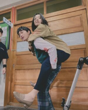 Lee Sang-hee Instagram - 🖤

#지금우리학교는