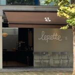 Lee Sang-hwa Instagram – 우리들의 공간 우리의 르뻬떼 ☕️🐶🖤
카페 르뻬떼 입니다아😊😊
우리 르뻬떼는 모든 반려동물 친구들을 환영합니다👏

더 다양한 이야기는 차근차근 @lepette_g 와 @lepette_official 를 통해서 전달드릴게요! 르뻬떼에서 만나효😊

#르뻬떼 #망원한강공원길 #망원로33-1 #동네친구강나미