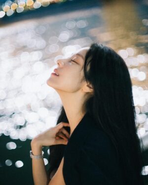 Lee Si-won Thumbnail - 14.6K Likes - Most Liked Instagram Photos