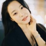 Lee Si-won Instagram - ✨🌕 당신은 날 설레게 만들어 조용한 내 마음 자꾸만 춤추게 해 얼마나 얼마나 날 떨리게 하는지 당신이 이 밤을 항상 잠 못 들게 해
