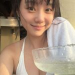 Lee Si-won Instagram – 시시각각 변하는 하늘과 바다와 함께 ☀️🌴🇬🇺🤍