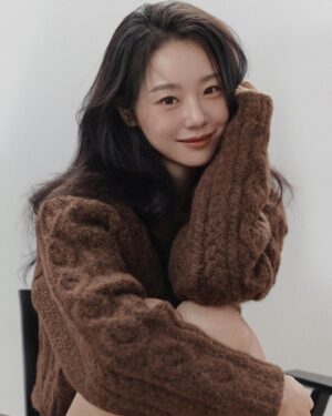 Lee Si-won Thumbnail - 25.7K Likes - Most Liked Instagram Photos