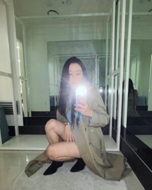 Lee Si-won Thumbnail - 40K Likes - Most Liked Instagram Photos