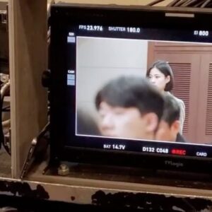 Lee Soo-kyung Instagram - 걸어들어옵니다 큐 #솔삐