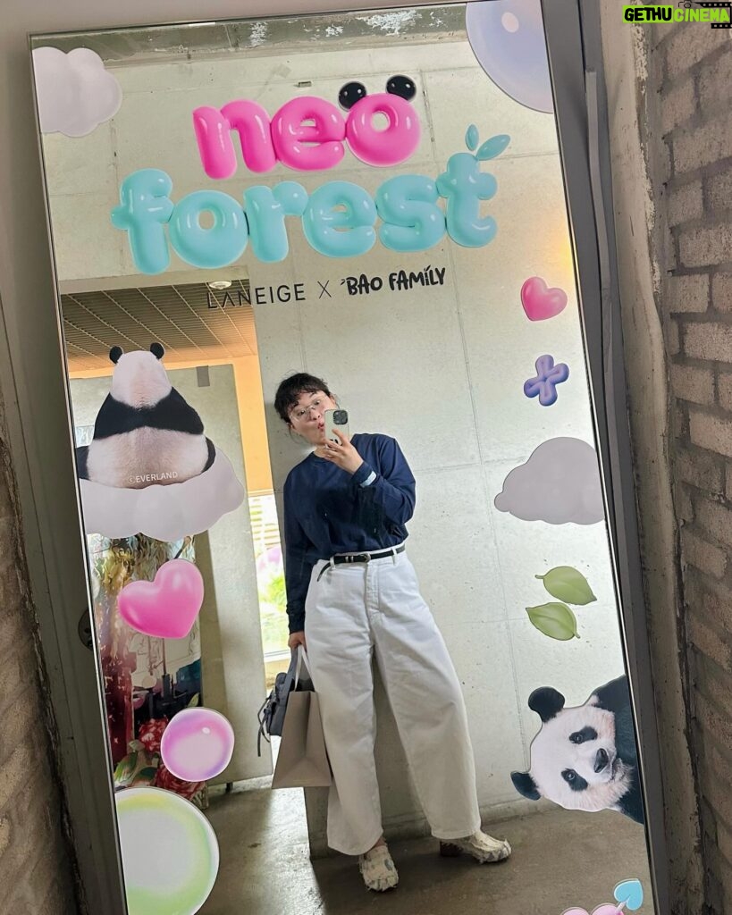 Lee Won-ji Instagram - 라네즈X푸바오 팝업 놀러가서 푸바오랑 사진 어백장 찍고옴 캴캴 성수가면 구경가보십셔어ㅓㅓㅓ 🐼🐼🐼🐼🐼🐼🐼🐼🐼🐼