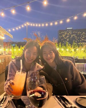Lee Yeon-hee Instagram - 갑자기 추워진 날씨.!💨
오랜만에 현주랑❤️ 밤마실🍂