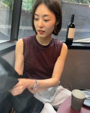 Lee Yeon-hee Instagram - 오랜만에 밤마실🖤
