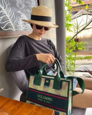 Lee Yeon-hee Instagram - 발리에서도 내내 함께했던,
고마워요 콜롬보😍
#COLOMBO
@colombo.official