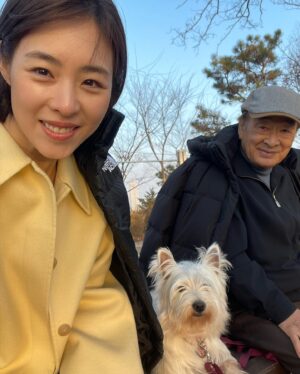 Lee Yeon-hee Instagram - ”산책“
“순둥이랑 함께 산책가보실래요?” 사랑하는 사람과 이별의 서툰 사람들.
우리 모두가 겪어야할 이야기.
올 겨울. 추위 끝자락에 촬영했던
단편드라마 #산책
짧았지만 기억에 오래 남는 촬영이었어요..
채널 TVN 7/23 오후10:40
본방 놓치지 마세요~.💕