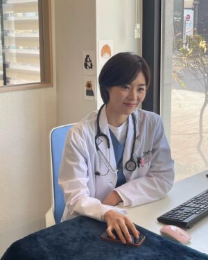Lee Yeon-hee Instagram - ”산책“
“순둥이랑 함께 산책가보실래요?” 사랑하는 사람과 이별의 서툰 사람들.
우리 모두가 겪어야할 이야기.
올 겨울. 추위 끝자락에 촬영했던
단편드라마 #산책
짧았지만 기억에 오래 남는 촬영이었어요..
채널 TVN 7/23 오후10:40
본방 놓치지 마세요~.💕