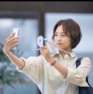 Lee Yeon-hee Instagram - 네 저에요!박윤조!😂🤣
박윤조의 고군분투 직장생활!!
아자!!!
.
#레이스#RACE#디즈니플러스#disneyplus #이연희#5월10일첫방송❤️