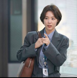 Lee Yeon-hee Instagram - 네 저에요!박윤조!😂🤣
박윤조의 고군분투 직장생활!!
아자!!!
.
#레이스#RACE#디즈니플러스#disneyplus #이연희#5월10일첫방송❤️