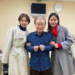 Lee Yeon-hee Instagram - 어제 보구 온 갈매기~🤎 순재쌤은 정말 대단하시당😱 이번 연출과 쏘린역할까지 맡으신 순재쌤. 그리고 아르까지나 역을 찰떡같이 보인 유진언니까지.! 명품 배우분들이 많이 나와서 한번 더 봐야되능. 😄 깜짝방문이라 미쳐 만나진 못했지만 멋진 뜨레고린씨 해성오빠도 올만에 반가웠어용🤗 같이 보러 간 쭈도 올만에 즐거웠엉🥰 #연극갈매기 #이순재 #소유진 #권해성 @yujin_so @haesunghi @play_theseagull